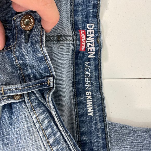 Denizen Levi's Light Wash Modern Skinny Women's Size 12S Stretch Blue jean Denim - Picture 7 of 10